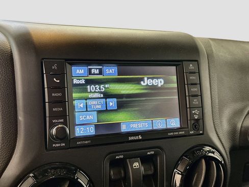 Used 2017 Jeep Wrangler Sahara AWD/4WD image 21