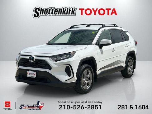 Used 2022 Toyota RAV4 LE AWD/4WD image 1