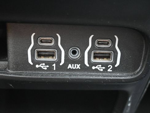 Used 2023 Chrysler Pacifica Touring FWD image 20