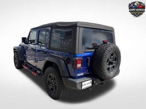 Used 2018 Jeep Wrangler Unlimited Sport AWD/4WD image 3