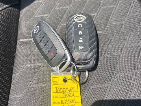 Used 2025 Nissan Sentra SR FWD image 39