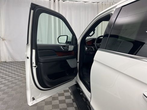 Used 2024 Lincoln Navigator L Reserve image 19