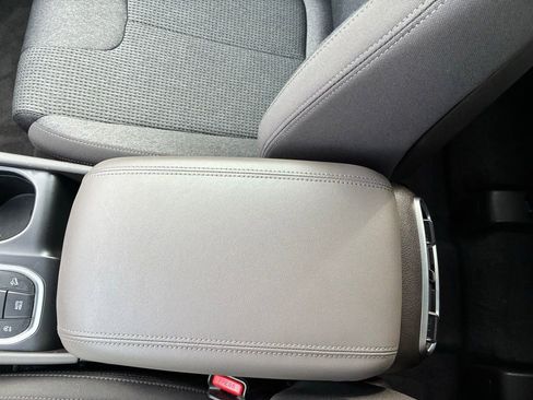 Used 2020 Hyundai Santa Fe SE image 33