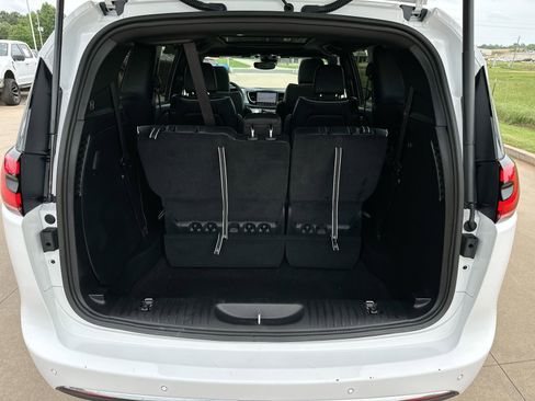Used 2026 Chrysler Pacifica Limited FWD image 24