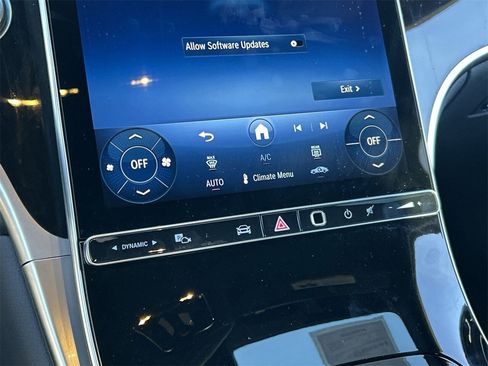 Used 2025 Mercedes-Benz GLC 300 4MATIC image 24