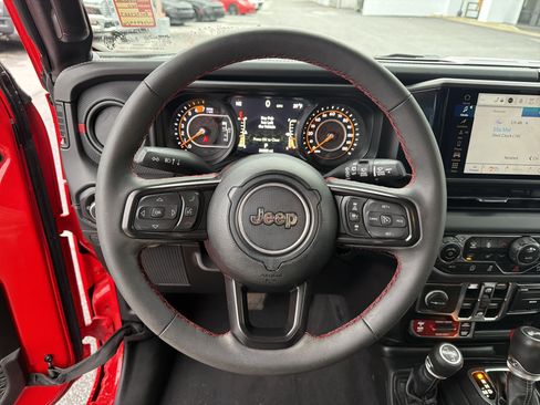 Used 2024 Jeep Wrangler Unlimited Rubicon image 24