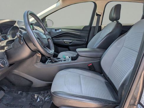 Used 2019 Ford Escape SE FWD image 17