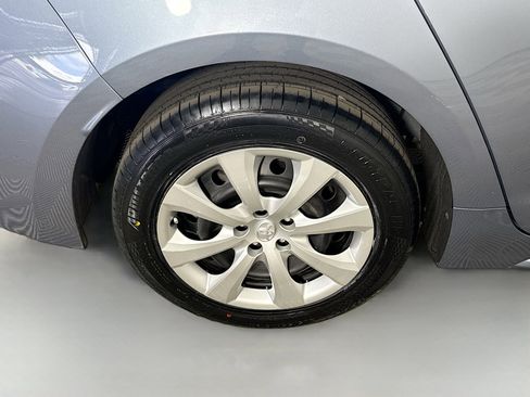 Used 2020 Toyota Corolla LE image 32