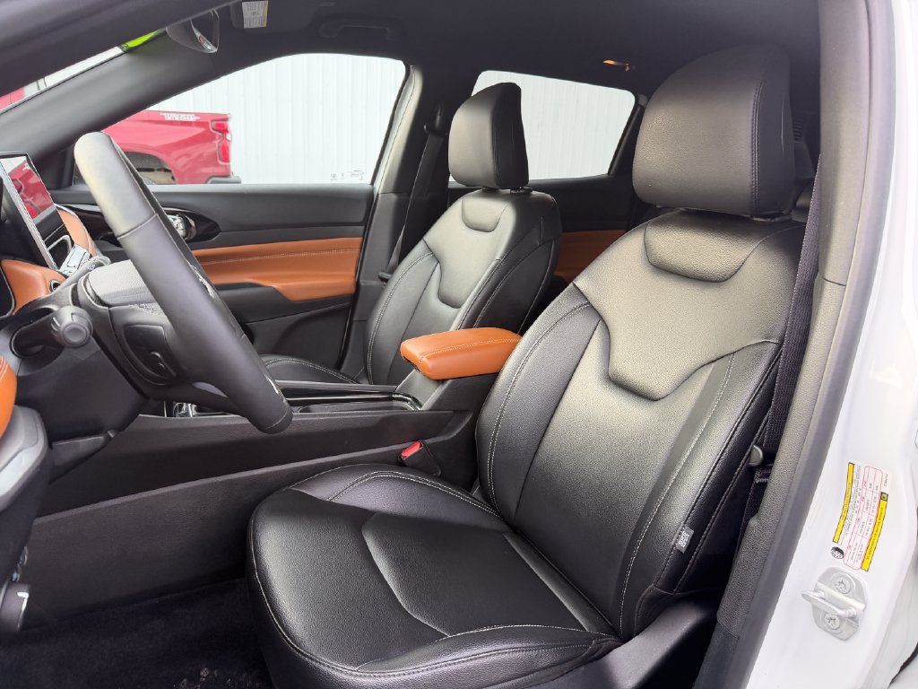 Used 2025 Jeep Compass Limited AWD/4WD image 19