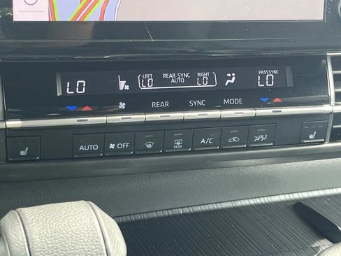 Used 2021 Toyota Sienna XSE image 27