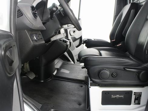 Used 2021 Mercedes-Benz Sprinter 2500 image 12