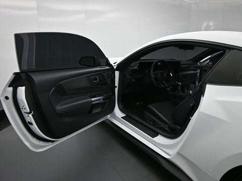 Certified 2024 Ford Mustang Coupe image 9