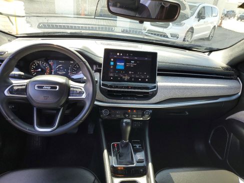 Used 2023 Jeep Compass Latitude image 14