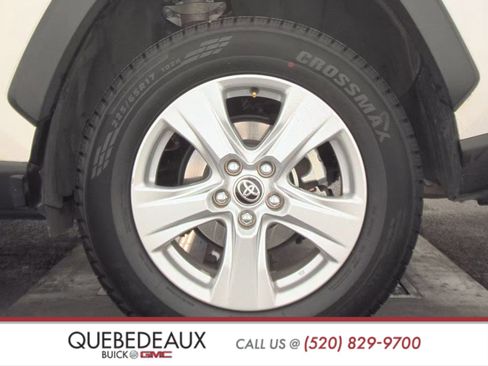 Used 2020 Toyota RAV4 LE image 12