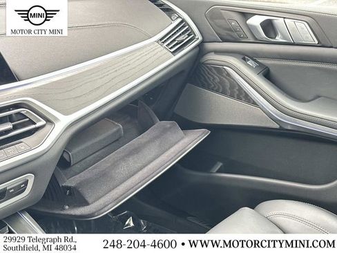 Used 2022 BMW X7 xDrive40i w/ M Sport Package AWD/4WD image 38