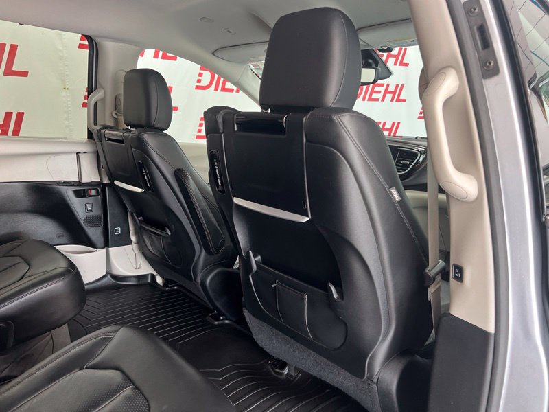 Used 2019 Chrysler Pacifica Touring-L Plus FWD image 12