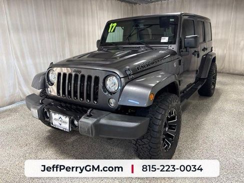 Used 2017 Jeep Wrangler Unlimited Sahara AWD/4WD image 6