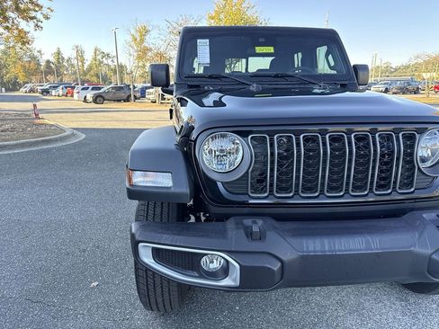New 2025 Jeep Gladiator Sport AWD/4WD image 9
