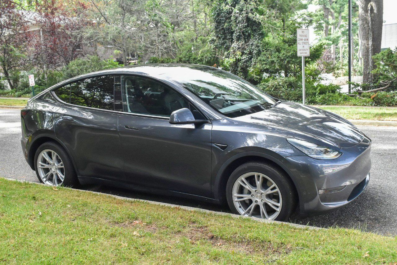 Used 2021 Tesla Model Y Long Range AWD/4WD image 10