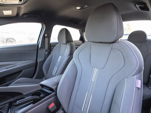 Used 2021 Hyundai Elantra SEL image 25