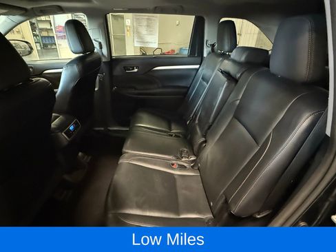 Used 2016 Toyota Highlander XLE image 13