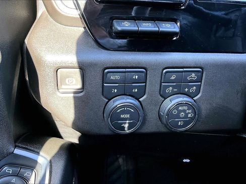 Used 2024 Chevrolet Silverado 1500 High Country w/ Technology Package AWD/4WD image 34