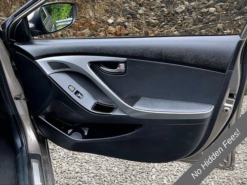 Used 2015 Hyundai Elantra SE w/ Option Group 03 FWD image 17