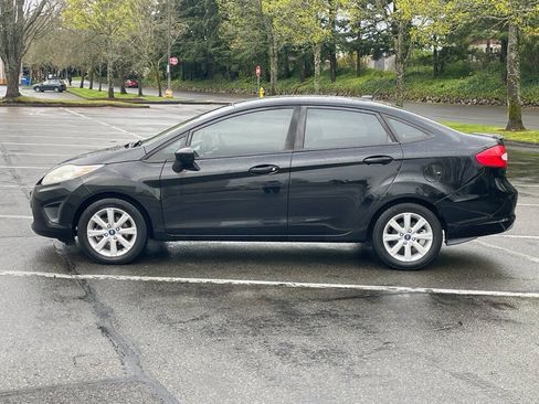 Used 2012 Ford Fiesta SE FWD image 2