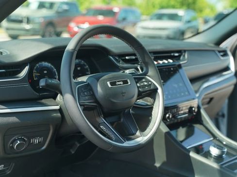 Used 2023 Jeep Grand Cherokee Altitude AWD/4WD image 27