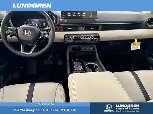 New 2026 Honda Pilot Touring image 3