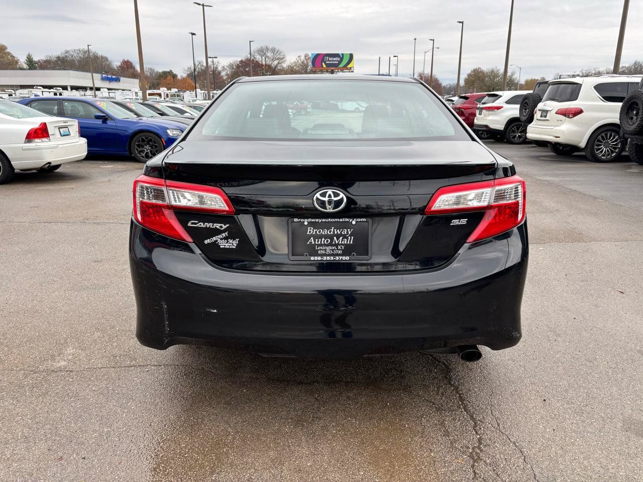 Used 2014 Toyota Camry SE FWD image 4