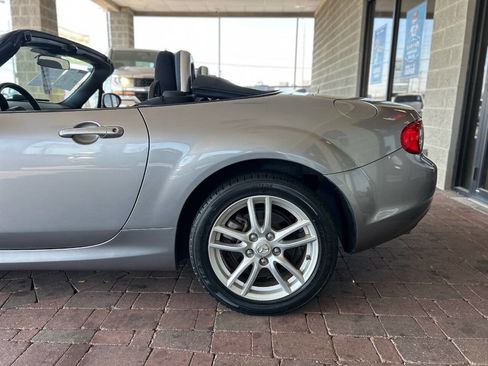 Used 2010 MAZDA MX-5 Miata Sport w/ Convenience Pkg image 5