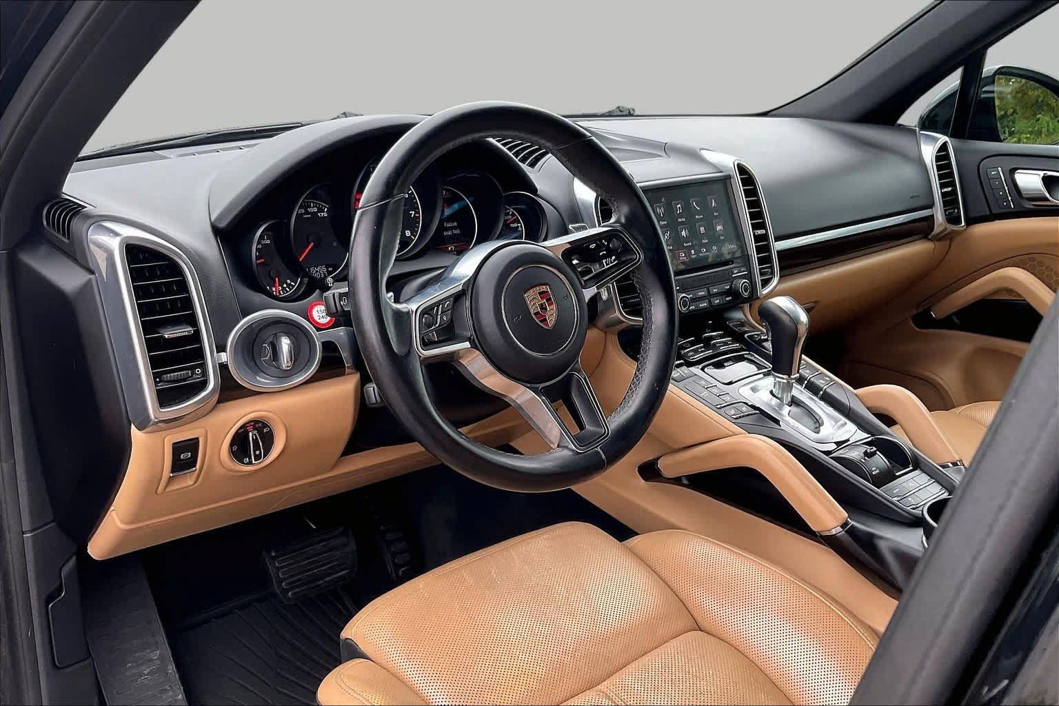 Used 2018 Porsche Cayenne AWD/4WD image 16