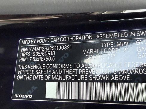 Certified 2025 Volvo XC60 B5 Core image 23