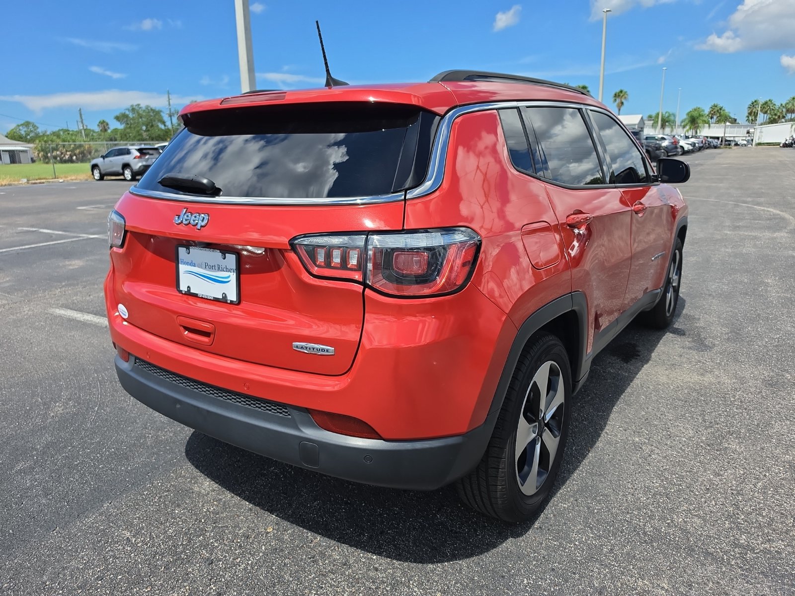 Used 2018 Jeep Compass Latitude w/ Popular Equipment Group FWD image 4