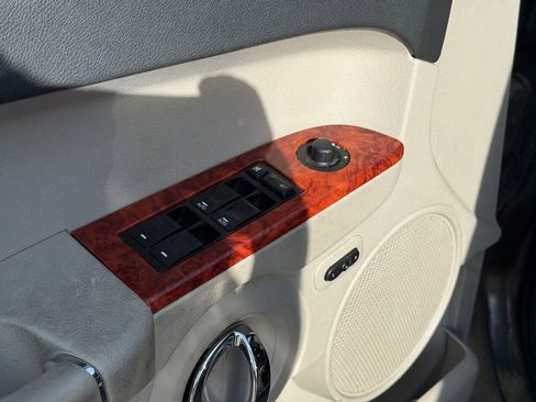 Used 2006 Jeep Commander Limited image 11