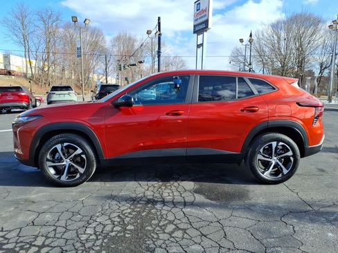Used 2024 Chevrolet Trax RS w/ Sunroof Package image 6