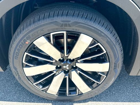 New 2026 Mitsubishi Outlander AWD image 11