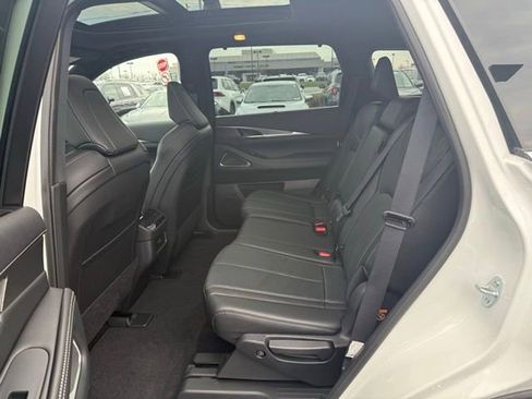 Certified 2025 INFINITI QX60 Luxe w/ Black Edition image 8