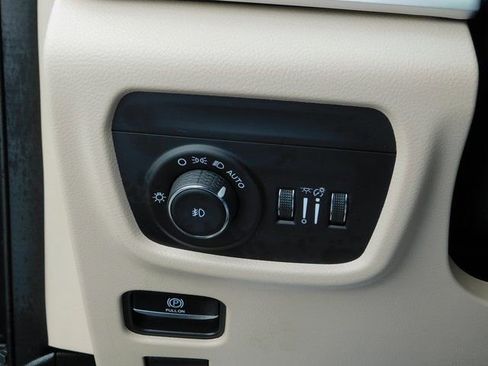 Used 2024 Jeep Grand Cherokee L Limited w/ Luxury Tech Group II image 41