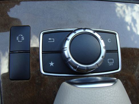 Used 2016 Mercedes-Benz E 350 Sedan image 31