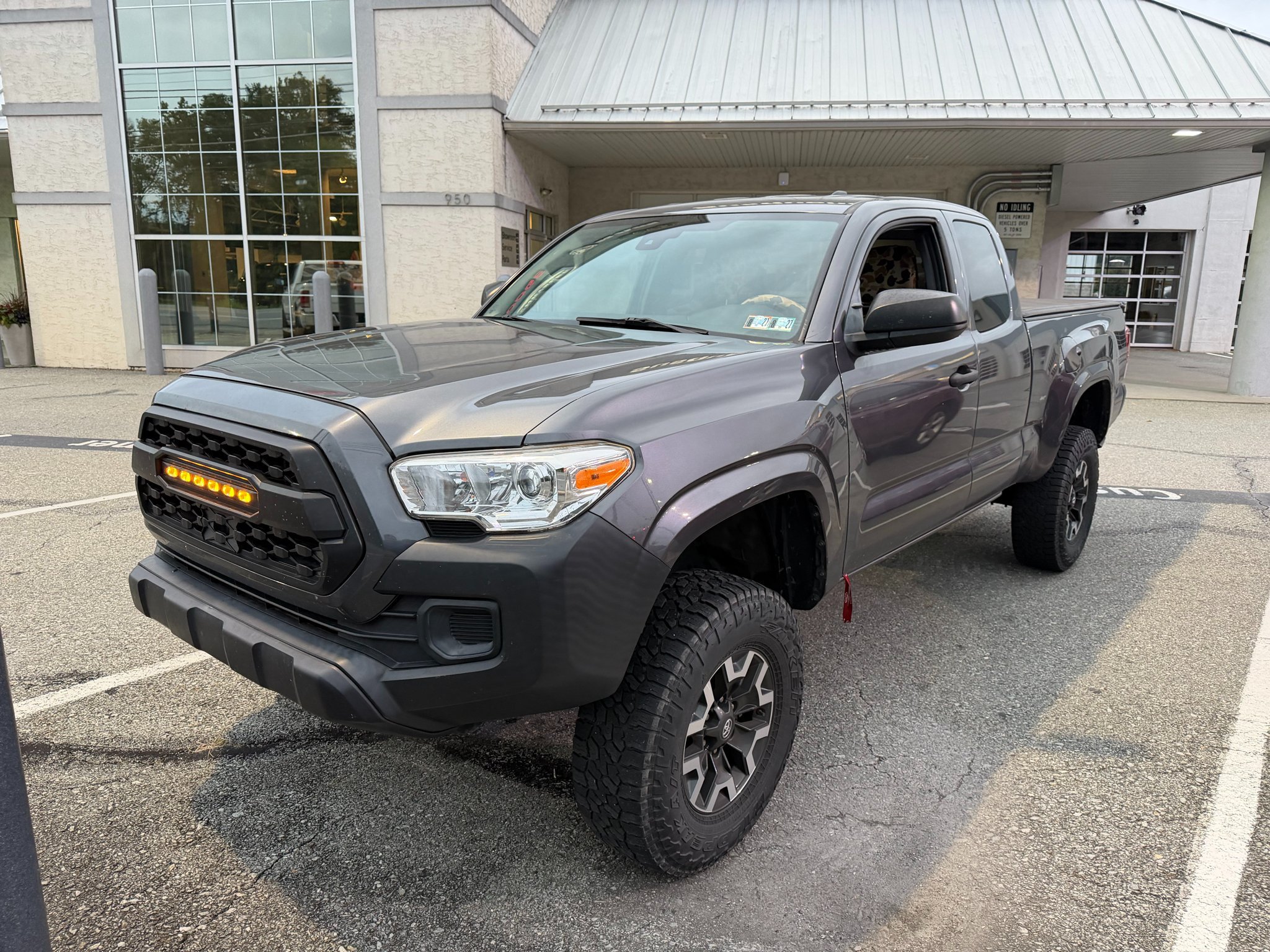 Used 2021 Toyota Tacoma SR AWD/4WD image 2