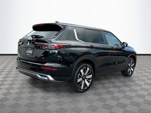 New 2025 Mitsubishi Outlander SE image 5