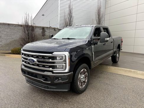 Used 2024 Ford F350 King Ranch w/ FX4 Off-Road Package image 3