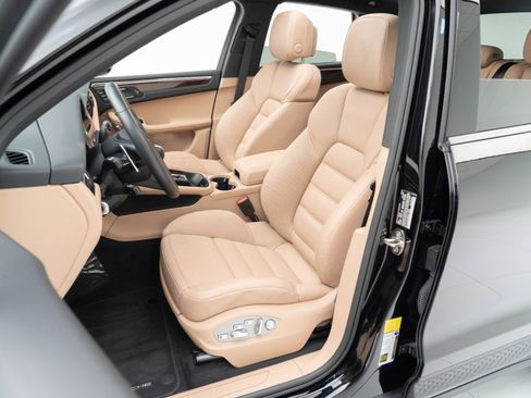 Used 2025 Porsche Macan image 5