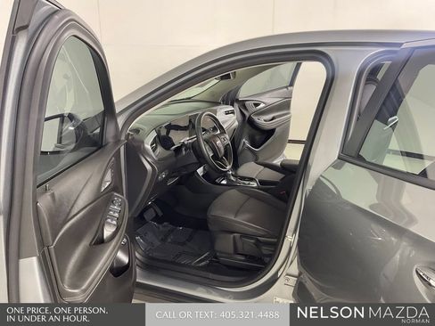 Used 2025 Buick Encore GX Preferred FWD image 12