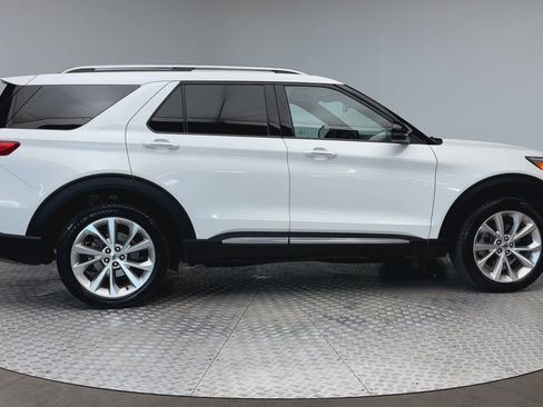 Used 2023 Ford Explorer Platinum w/ Technology Package image 9