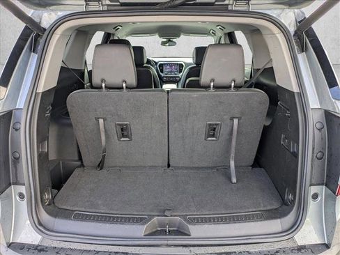 Used 2023 GMC Acadia SLT image 6