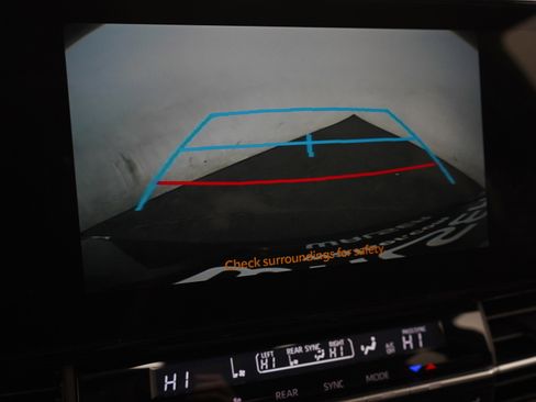 Used 2025 Toyota Sienna XLE w/ XLE Plus Package image 31