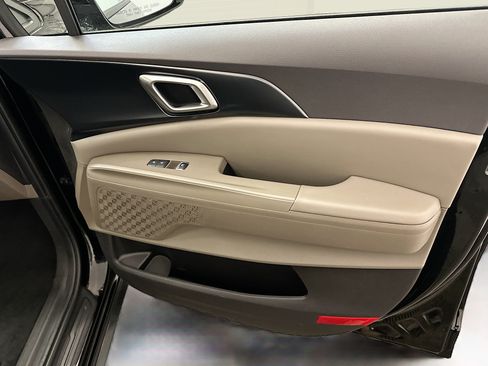 Used 2026 Kia Carnival FWD image 34